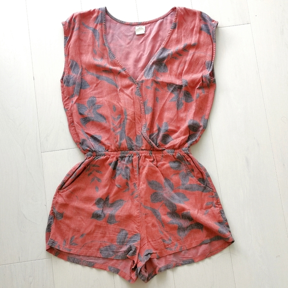 O'Neill Red Romper S - Picture 5 of 5